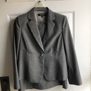 Skirt suit set